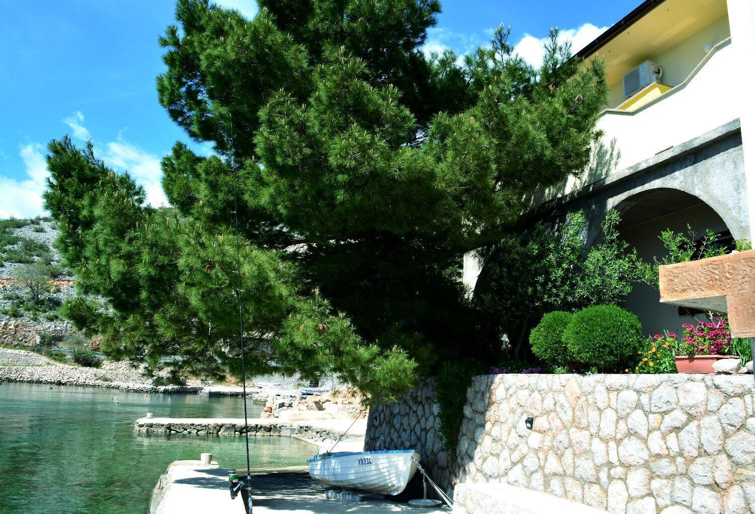Maris - Next To The Apartment